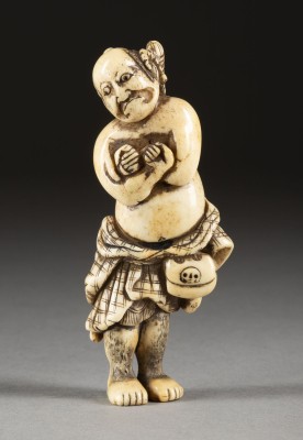 Bild EIN GESCHNITZTES NETSUKE EINES RONIN AUS HIRSCHHORN