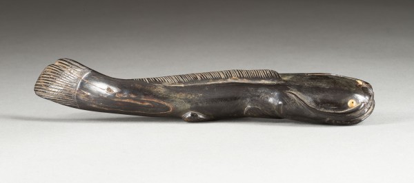 Auktion <br>EIN FEINES UMIMATSU GESCHNITZTES SASHI-NETSUKE EINES NAMAZU
