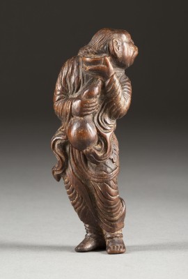 Auktion <br>EIN SELTENES SAISHIKI-GESCHNITZTES NETSUKE EINES SENNIN