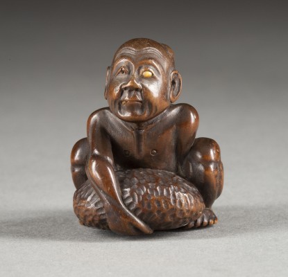 Auktion <br>EIN HOLZGESCHNITZTES NETSUKE EINES BLINDEN BETTLERS