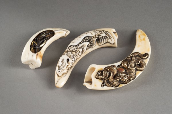 Bild DREI NETSUKE AUS EBERZAHN
