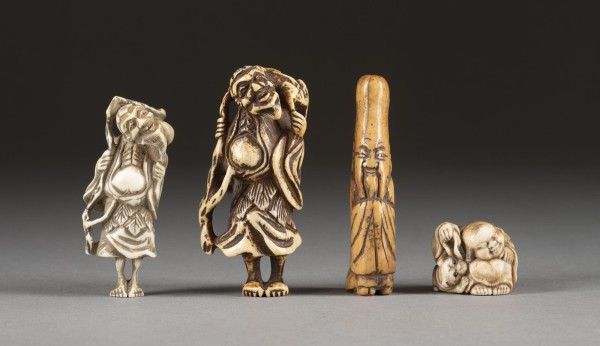 Bild VIER GESCHNITZTE NETSUKE VON MENSCHLICHEN FIGUREN AUS HIRSCHHORN