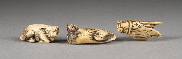 Bild DREI FEINE GESCHNITZTE NETSUKE VON TIEREN AUS HIRSCHHORN