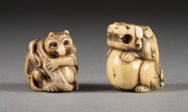 Bild ZWEI GESCHNITZTE NETSUKE AUS HIRSCHHORN