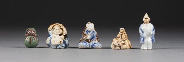 Auktion <br>FÜNF NETSUKE AUS PORZELLAN