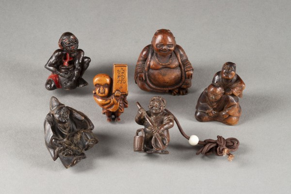 Bild SECHS HOLZGESCHNITZTE NETSUKE VON MENSCHLICHEN FIGUREN