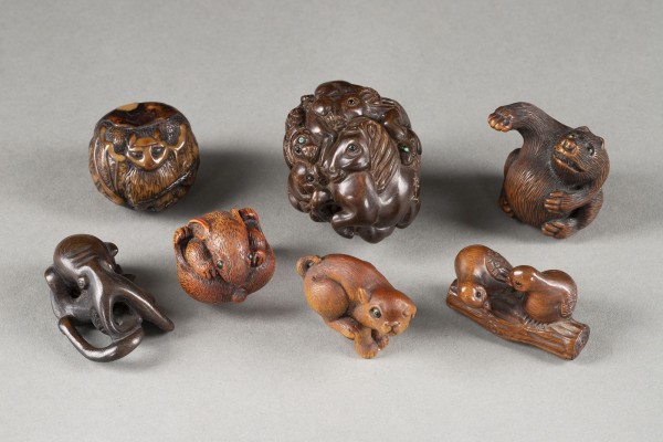 Bild SIEBEN HOLZGESCHNITZTE NETSUKE VON TIEREN