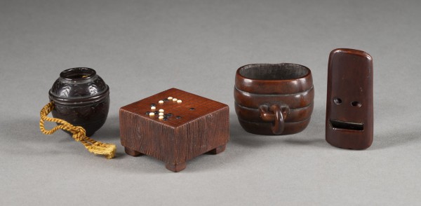 Bild VIER HOLZGESCHNITZTE NETSUKE