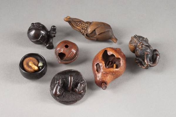 Bild SIEBEN HOLZGESCHNITZTE NETSUKE