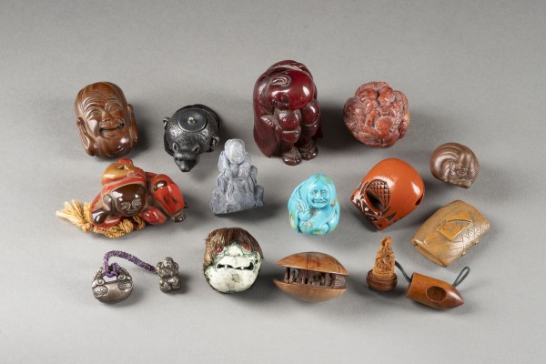 Bild EIN VIERZEHNTEILIGES KONVOLUT VON NETSUKE