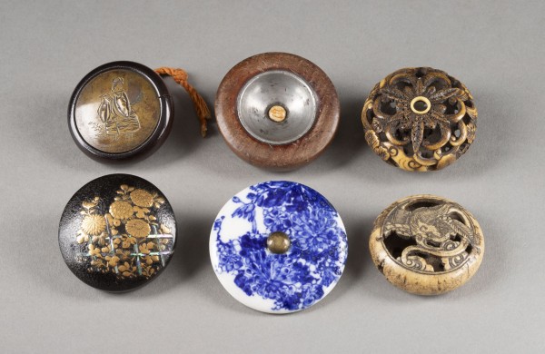Picture EIN SECHSTEILIGES KONVOLUT VON NETSUKE IN VERSCHIEDENEN ARTEN