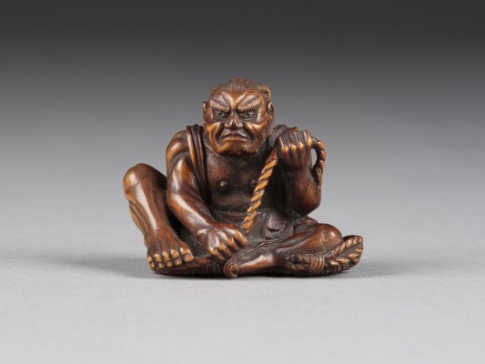 Auktion <br>EIN FEINES HOLZGESCHNITZTES NETSUKE VOM NIO