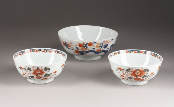 Bild DREI IMARI SCHALEN DEKORIERT MIT BLUMEN