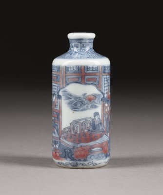 Auktion <br>EIN FEINES UNTERGLASURBLAUES UND KUPFERROTES SNUFFBOTTLE MIT FIGURENDARSTELLUNG
