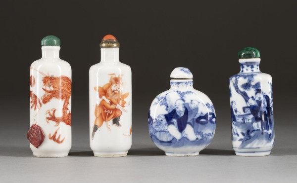 Auktion <br>VIER SNUFFBOTTLES AUS PORZELLAN