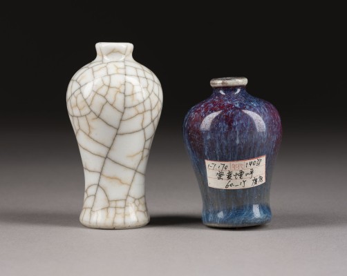 Auktion <br>EIN FLAMBÉ-GLASIERTES SNUFFBOTTLE UND EIN SNUFFBOTTLE IM GE-STIL