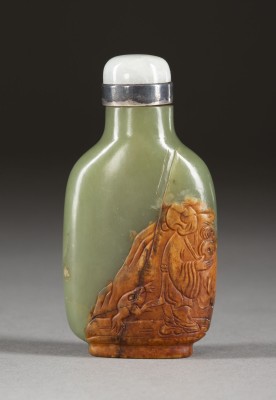 Auktion <br>EIN GESCHNITZTES SNUFFBOTTLE AUS ROSTBRAUN- UND SPINAT-GRÜNER JADE