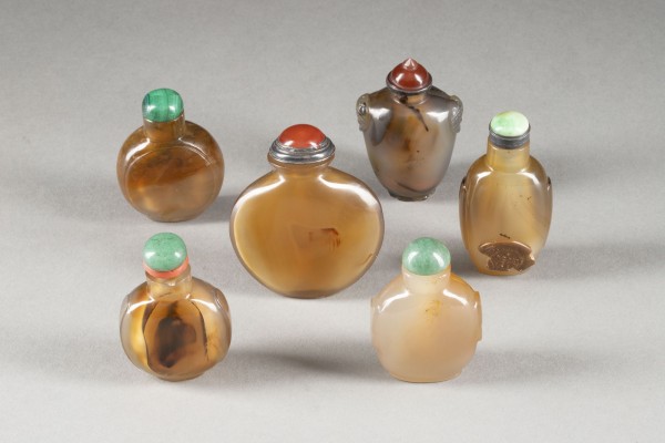 Auktion <br>SECHS SNUFFBOTTLES AUS ACHAT