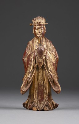 Picture EINE LACKIERTE UND VERGOLDETE HOLZGESCHNITZTE FIGUR VON TIANGUAN