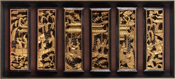 Picture EINE MONTIERTE GRUPPE VON SECHS GOLDLACKIERTEN RELIEPTAFELN MIT FIGURENDARSTELLUNG AUS HOLZ