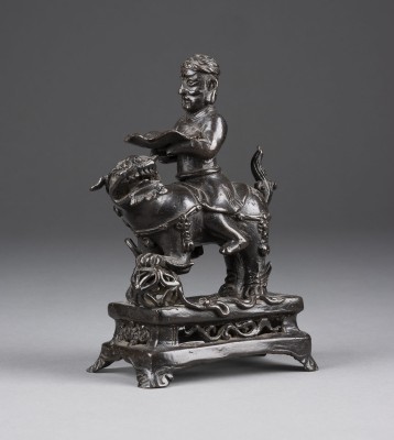 Bild EIN WEIHRAUCHHALTER IN FORM EINES AUSLÄNDERS AUS BRONZE