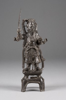 Bild EINE STEHENDE FIGUR VON ZHAO GONGMING AUS BRONZE