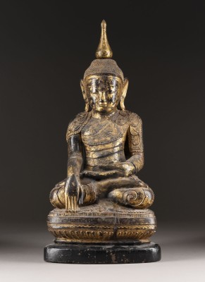 Picture EINE GROSSE SITZENDE FIGUR VON BUDDHA AUS LACKIERTEM HOLZ