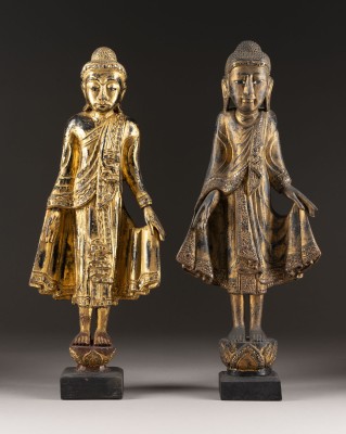 Picture ZWEI GOLDLACKIERTE STEHENDE FIGUREN VON BUDDHA AUS HOLZ