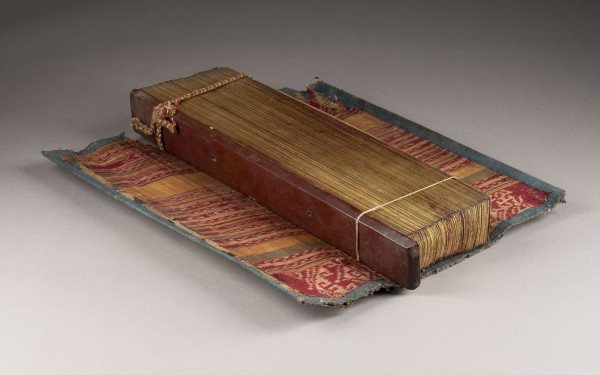 Auction <br>EIN VERGOLDETES UND LACKIERTES BUDDHISTISCHES MANUSKRIPT AUS PALMBLATT IN ORIGINALUMWICKELUNG