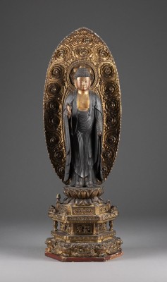 Picture EINE VERGOLDETE STEHENDE FIGUR VON AMIDA BUDDHA AUS HOLZ
