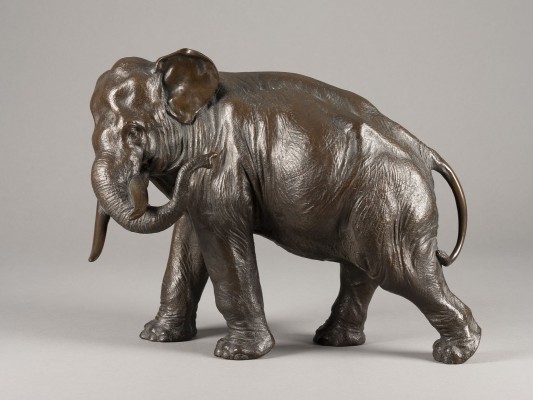 Auction <br>EIN GROSSES OKIMONO EINES ELEFANTEN AUS BRONZE