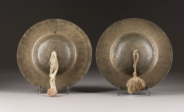 Bild EIN PAAR ZIMBELN AUS KUPFERLEGIERUNG