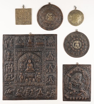 Bild SECHS RELIEFS MIT DARSTELLUNG VON BUDDHA ODER BUDDHISTISCHEN GOTTHEITEN AUS BRONZE