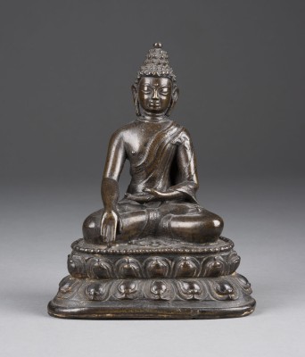 Picture EINE SITZENDE FIGUR VON SHAKYAMUNI AUS BRONZE