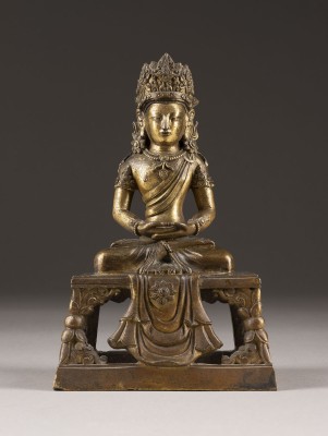 Auction <br>EINE VERGOLDETE SITZENDE FIGUR DES AMITAYUS AUS BRONZE