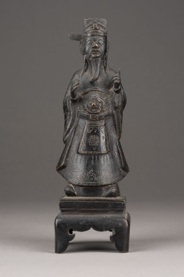 Bild EINE STEHENDE FIGUR EINES BEAMTEN AUS BRONZE