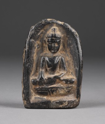 Picture EIN FRAGMENT EINER STEINSTELE MIT DER DARSTELLUNG VON BUDDHA
