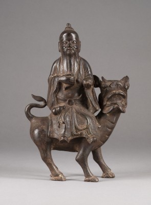 Auction <br>EIN WEIHRAUCHBRENNER IN FORM VOM UNSTERBLICHEN AUF QILIN AUS BRONZE