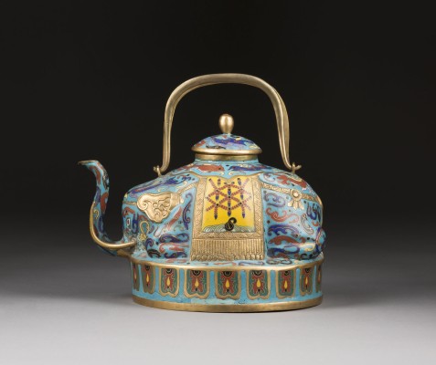 Auktion <br>EINE CLOISONNÉ EMAILLE KANNE IN FORM EINES ELEFANTEN