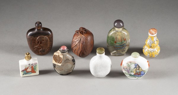 Auction <br>EIN KONVOLUT VON SNUFFBOTTLES AUS UNTERSCHIEDLICHEN MATERIALIEN