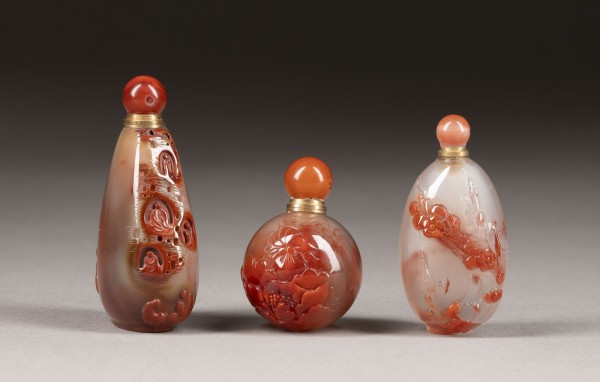 Bild DREI GESCHNITZTE SNUFFBOTTLES AUS ACHAT