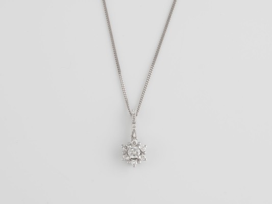 Auction 137<br>ANHÄNGER MIT KETTE