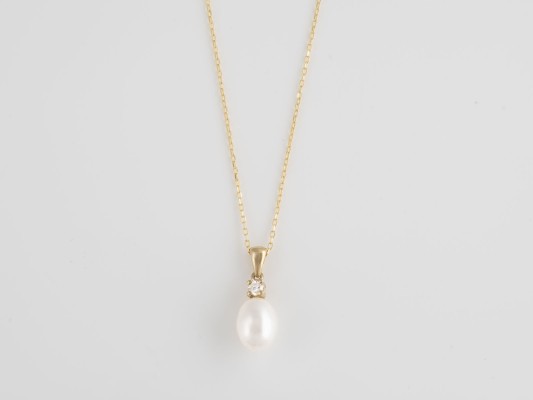 Auction 137<br>ANHÄNGER MIT KETTE