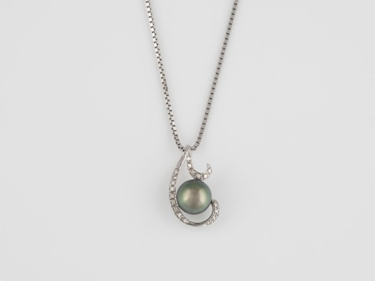 Auction 137<br>ANHÄNGER MIT KETTE