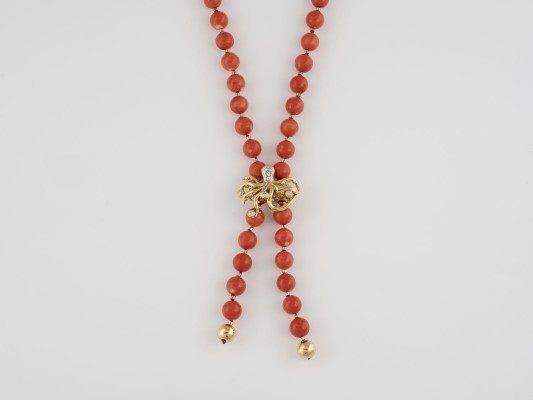Auktion 137<br>KORALLEN-KETTE MIT CLIP