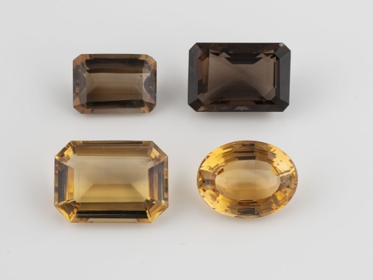 Auction 137<br>KONVOLUT UNGEFASSTER FARBSTEINE