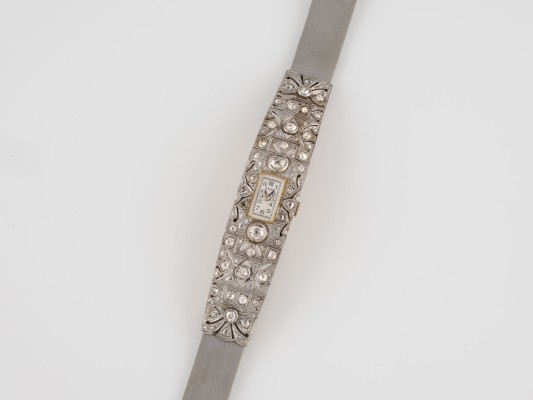 Auction 137<br>ARMBANDUHR 'CYMA'