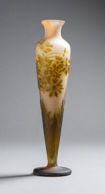 Auktion 137<br>GROSSE VASE MIT FLORALEM DEKOR