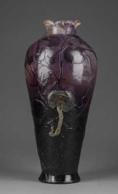 Auktion 137<br>VASE MIT BLATTZWEIGEN