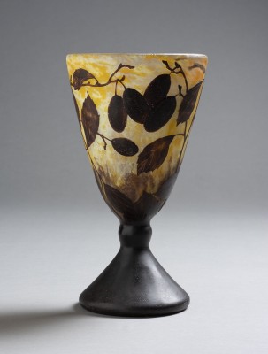 Auktion 137<br>KELCHVASE MIT PFLAUMEN